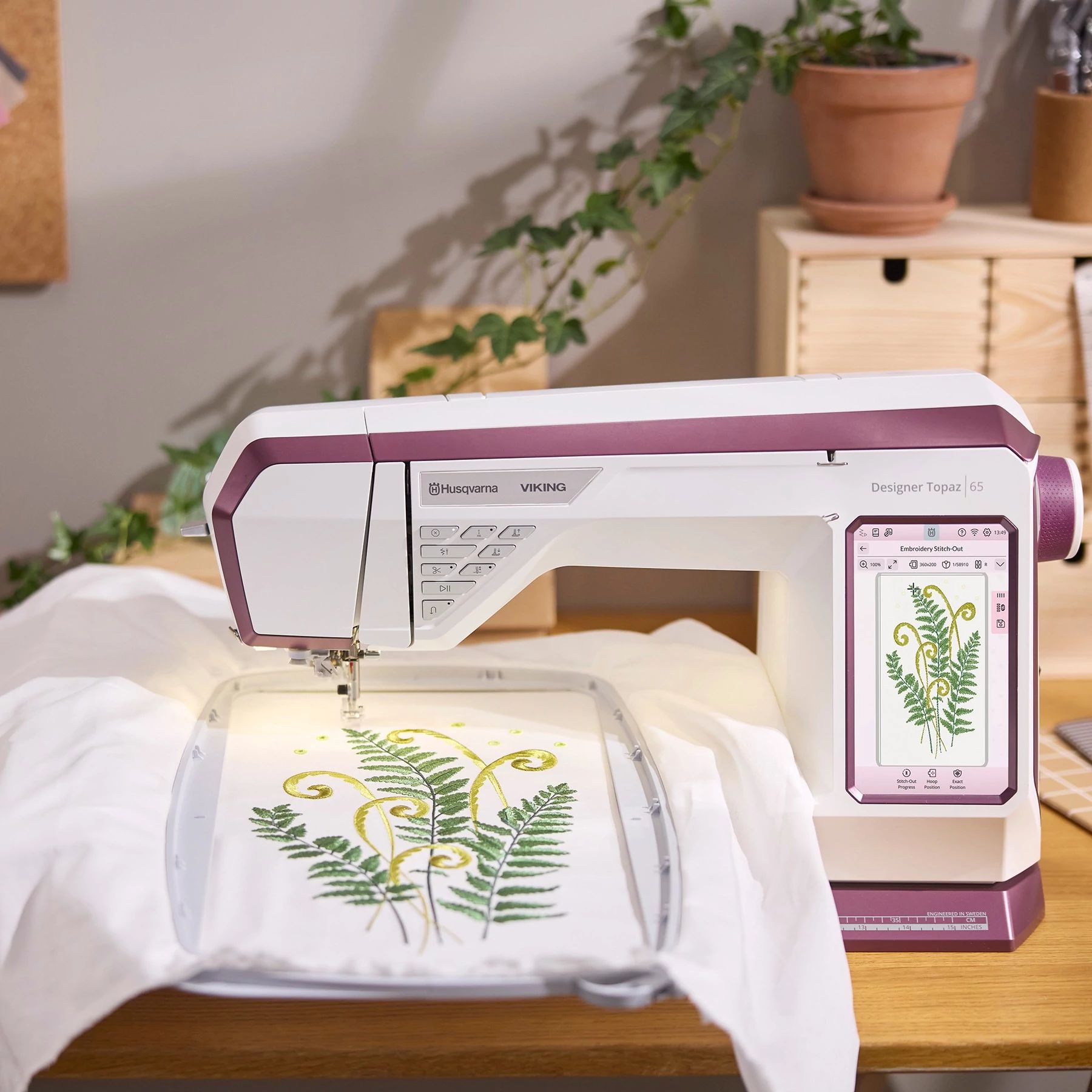 DESIGNER TOPAZ™ 65 Sewing & Embroidery Machine | Husqvarna® Viking®