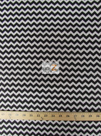 Tejido de poliéster y algodón. Zigurat en zigzag de 1 cm / Negro/Blanco / Se vende por metros