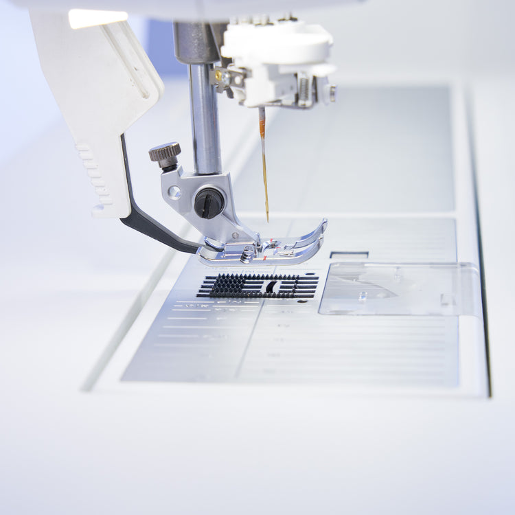 Máquina de coser y bordar HUSQVARNA® VIKING® DESIGNER EPIC™ 3 Nordic Frost