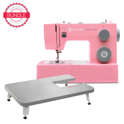 Paquete de máquina de coser SINGER® Heavy Duty 4411 rosa y mesa extensible